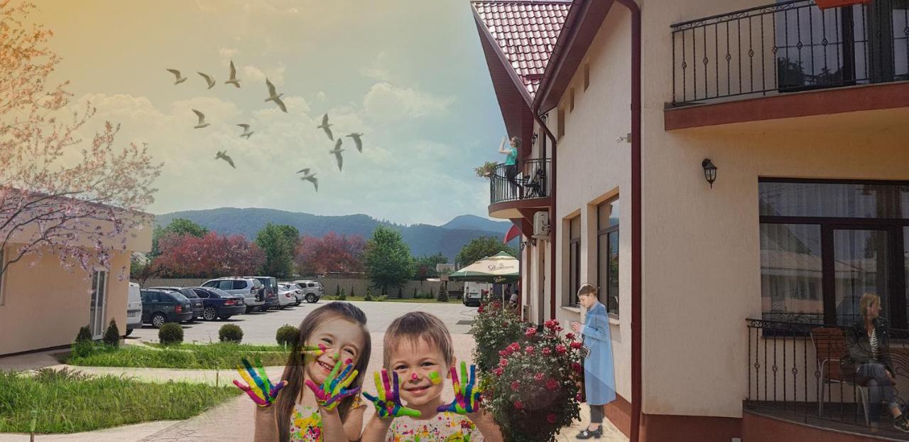Candy Pensiune&Restaurant Dumbrava Roşie Exterior foto